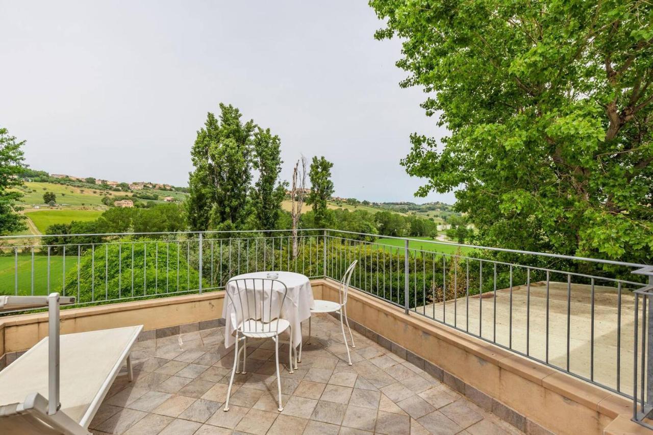 Grande Villa Storica Per Vacanze Con Giardino Privato E Piscina Ostra Eksteriør bilde